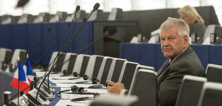 Dieser Sitz ist weg: Udo Voigt (NPD) im EU-Parlament (Strasbourg...