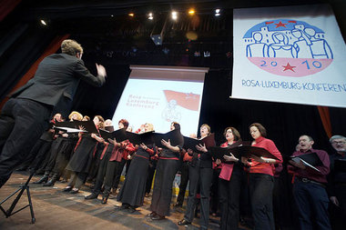 Zum Mitsingen: &raquo;Die Internationale&laquo; und der
Hans-Bei