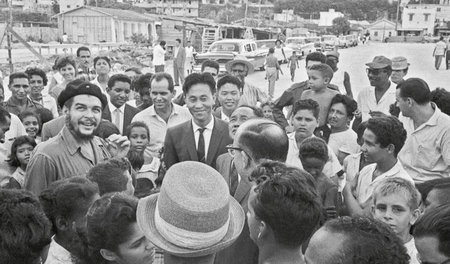 15. August 1962: Mit Arbeitern der Werft »Chullima«, zusammen mi...