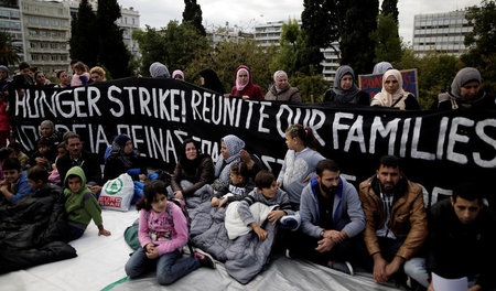 Hungerstreik: Flüchtlinge demonstrieren am 1. November in Athen ...