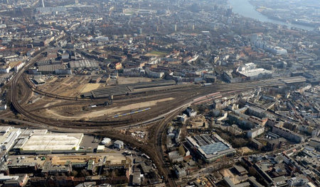 Auf dem Schienengelände in Hamburg-Altona sollen 1.900 Wohnungen...