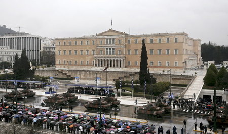 Militärparade vor dem griechischen Parlament am 25. März 2015 in...