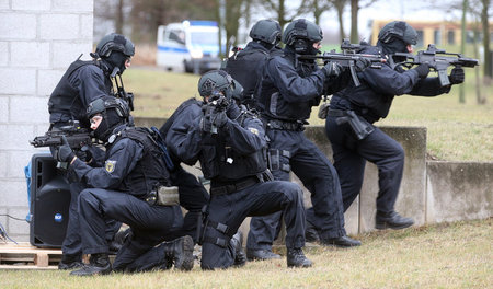 Unter dem Eindruck des G-20-Gipfels soll die Polizei für bürgerk...