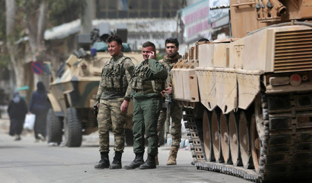 Türkische Soldaten am 24. März 2018 im Stadtzentrum von Afrin
