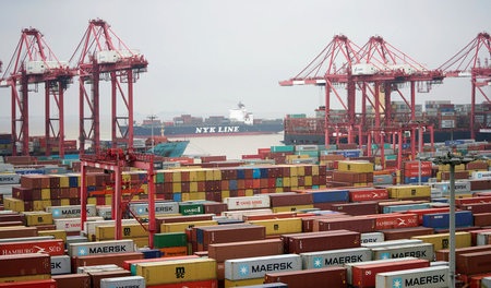 Noch fahren die chinesischen Containerschiffe in ruhigen Gewässe...