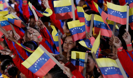 Tausende Anhänger Maduros demonstrierten am Donnerstag in Caraca...