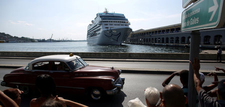 US-Kreuzfahrtschiff »Adonia« 2016 im Hafen von Havanna – solche ...