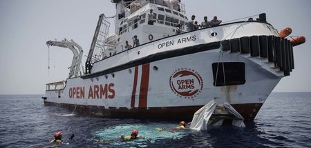 Das Rettungsschiff »Open Arms«, unterwegs im Mittelmeer