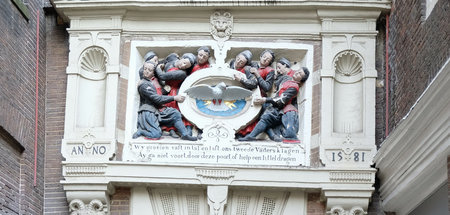 Relief über dem Eingang zum Historischen Museum Amsterdam (13.9.