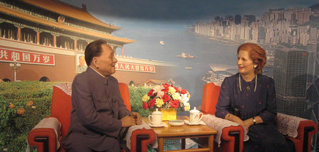 Deng Xiaoping und Margaret Thatcher beim Gespräch über die Zukun...