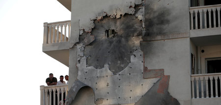 Von einer Rakete aus Syrien getroffenes Gebäude im türkischen Nu...