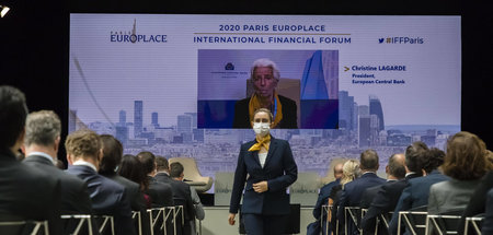 EZB-Präsidentin Christine Lagarde will noch lange Staatsanleihen...