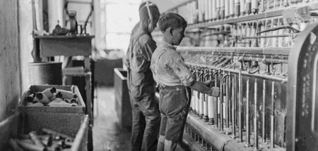 Cherryville, North Carolina, USA, 1910: Kinder ­arbeiten als »Do...