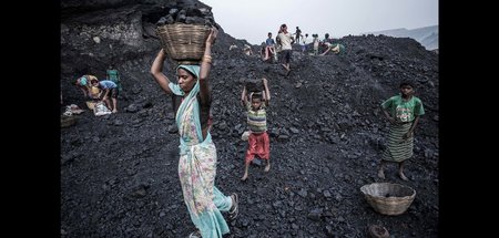 Überlebenskampf: Familien auf den Kohlefeldern im indischen Bund...