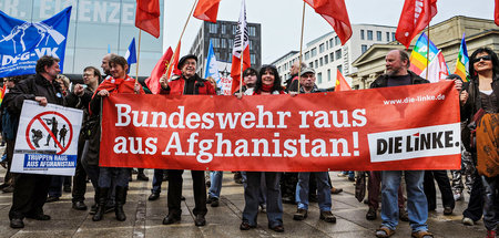 20 Jahre lang forderte Die Linke den Abzug (Ostermarsch 2010, St...