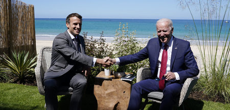 Macron (l.) und Biden beim G7-Gipfel in Carbis Bay in England (1...