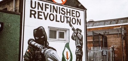 »Unvollendete Revolution«: Wandmalerei am Sitz der linken Partei...