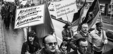 Verschärfte Klassenwidersprüche werden auf der Maikundgebung 198...