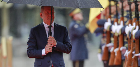 Steht häufiger im Regen: Olaf Scholz (SPD) zum Staatsbesuch am F