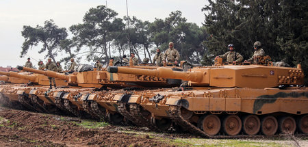 Auch mit den in Deutschland produzierten »Leopard«-Panzern führt...