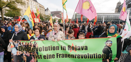 Die Selbstverwaltung in Rojava findet auch in Deutschland Unters...