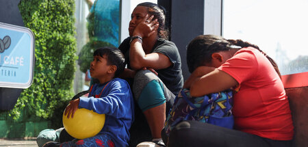 Eine venezolanische Familie auf der Flucht hofft, in die USA wei...