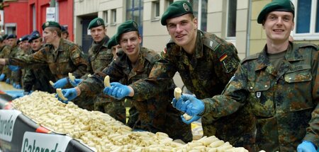 Bananenrepublik Deutschland? Bundeswehr beim Berlin-Marathon (20...