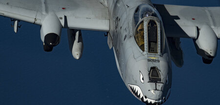 Mit Air-Force-Bombern des Typs Thunderbolt II wurde während des ...