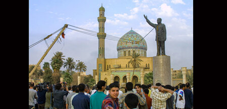 Symbol für das scheinbare Ende des Krieges: Die Statue von Sadda...