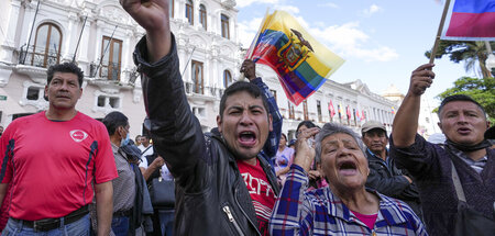Präsident gegen Bevölkerung: Protest vor Lassos Amtsresidenz in ...