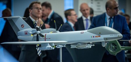 Modell einer Drohne auf der »Berliner Sicherheitskonferenz« 2022