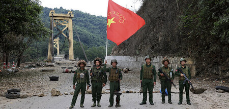 In der Offensive. Milizionäre der Myanmar National Democratic Al...