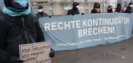 Endlich Aufklärung fordern Demonstranten in Rostock anlässlich d...