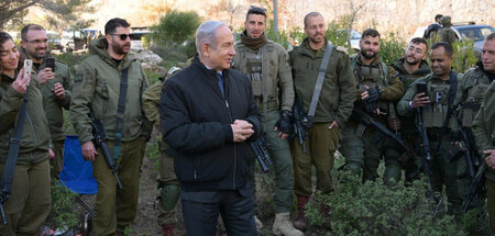 Umgeben von Soldaten: Ist das Militär Netanjahus Ausweg aus der ...