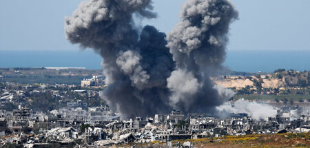 Zerstörung geht weiter: Explosionen nach einem Luftangriff auf d...