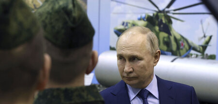 Wladimir Putin am Mittwoch bei seinem Treffen mit Piloten der ru
