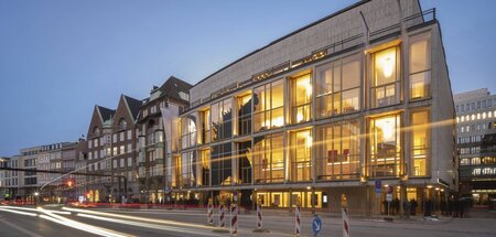 Die Hamburgische Staatsoper zur blauen Stunde Die Hamburgische Staatsoper zur blauen Stunde