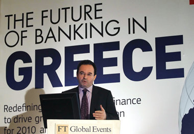Von Ratingagenturen in die Zange genommen: Griechenlands Finanzm...