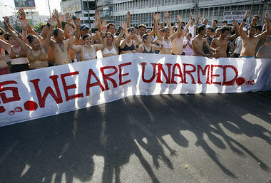 Antiregierungsdemonstranten in Bangkok: »Wir sind
unbewaff... Antiregierungsdemonstranten in Bangkok: »Wir sind
unbewaff...