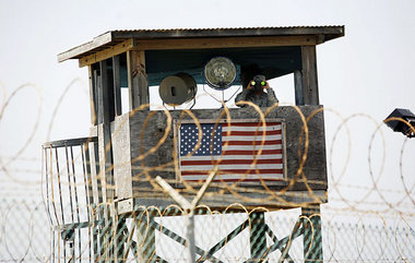 Wachturm an der Grenze der US-Marinebasis in Guantánamo. Von hie...