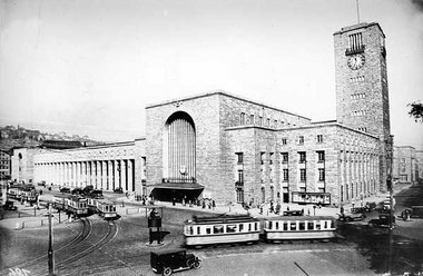 Der von Paul Bonatz entworfene Stuttgarter Hauptbahnhof um 1930
...