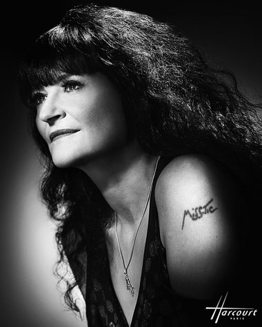 »J’ai le mal de taire et mes ailes en réclament encore / Ich hab...