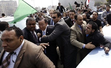 Nein zum Krieg gegen Libyen – Protest gegen UN-Generalsekretär B...