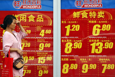 Preisschilder an einem Pekinger Einkaufszentrum: In China stiege...