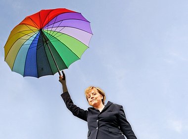 Mit Schirm, Charme und dem Geld der B&uuml;rger: Merkel &uuml;be...