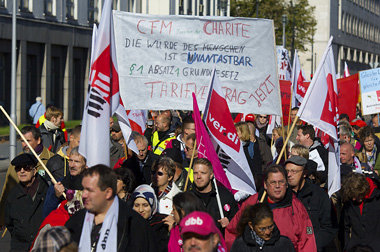 Gewerkschafter von CFM und Alpenland-Pflegeheimen demonstrieren ...