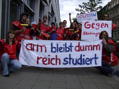 Gegen die Kommerzialisierung des Bildungssystems: Studentenprote...