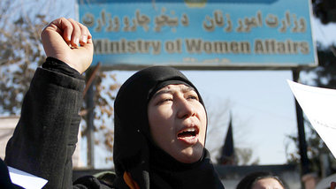 Kabul, 13. Februar, vor dem Frauenministerium: In Afghanistan dr...