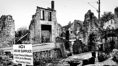 Blick auf die Ruinen von Oradour-sur-Glane