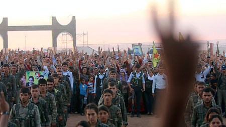 Angeh&ouml;rige der kurdischen Volksverteidigungseinheiten (YPG)...